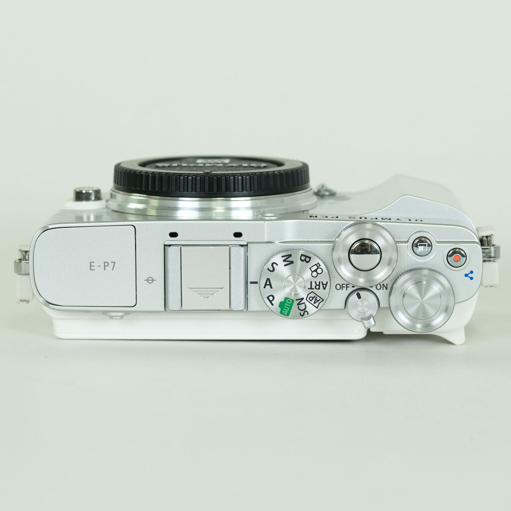 OLYMPUS PEN E-P7