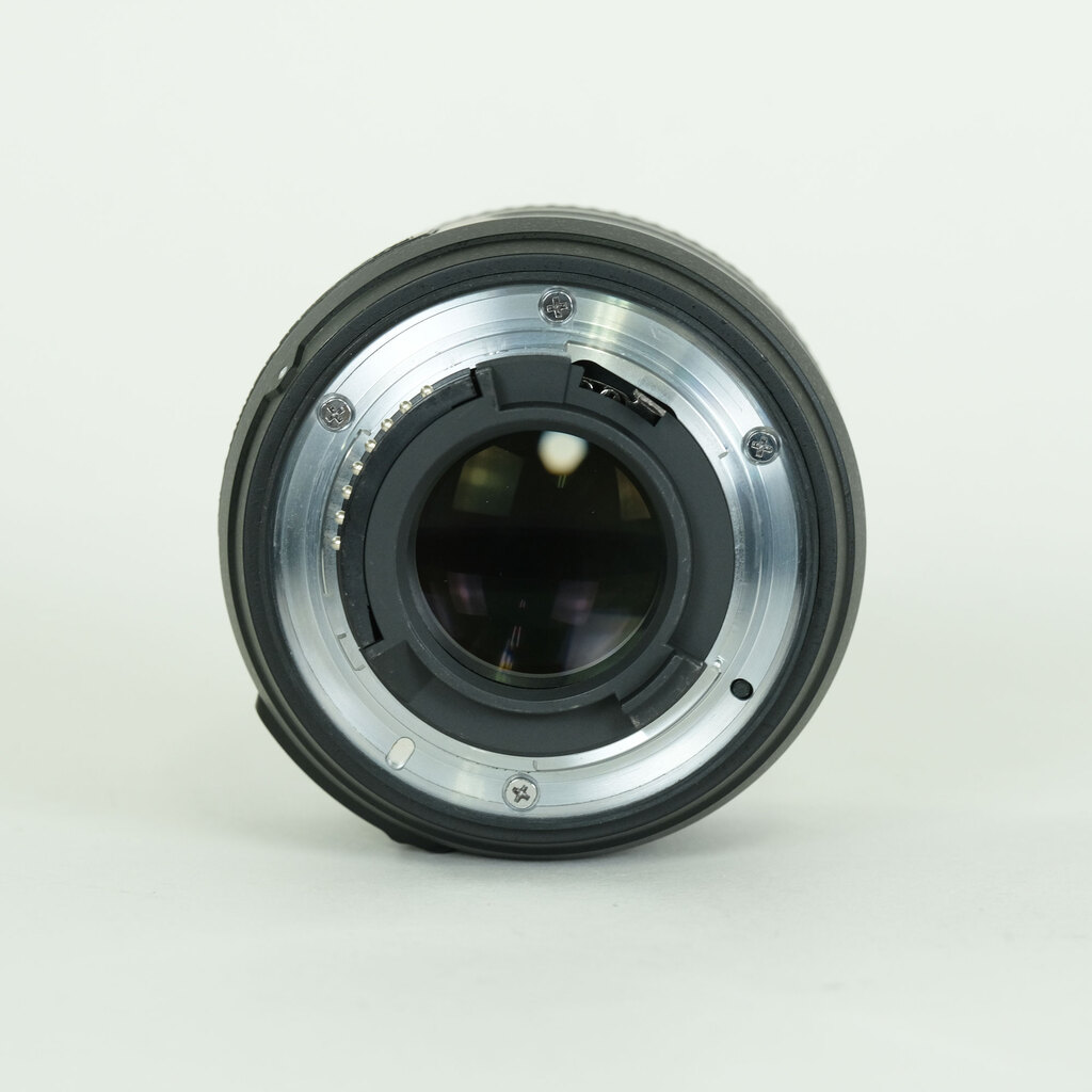 Nikon AF-S DX NIKKOR 35mm f/1.8G Nikon AF-S DX NIKKOR 35mm f/1.8G