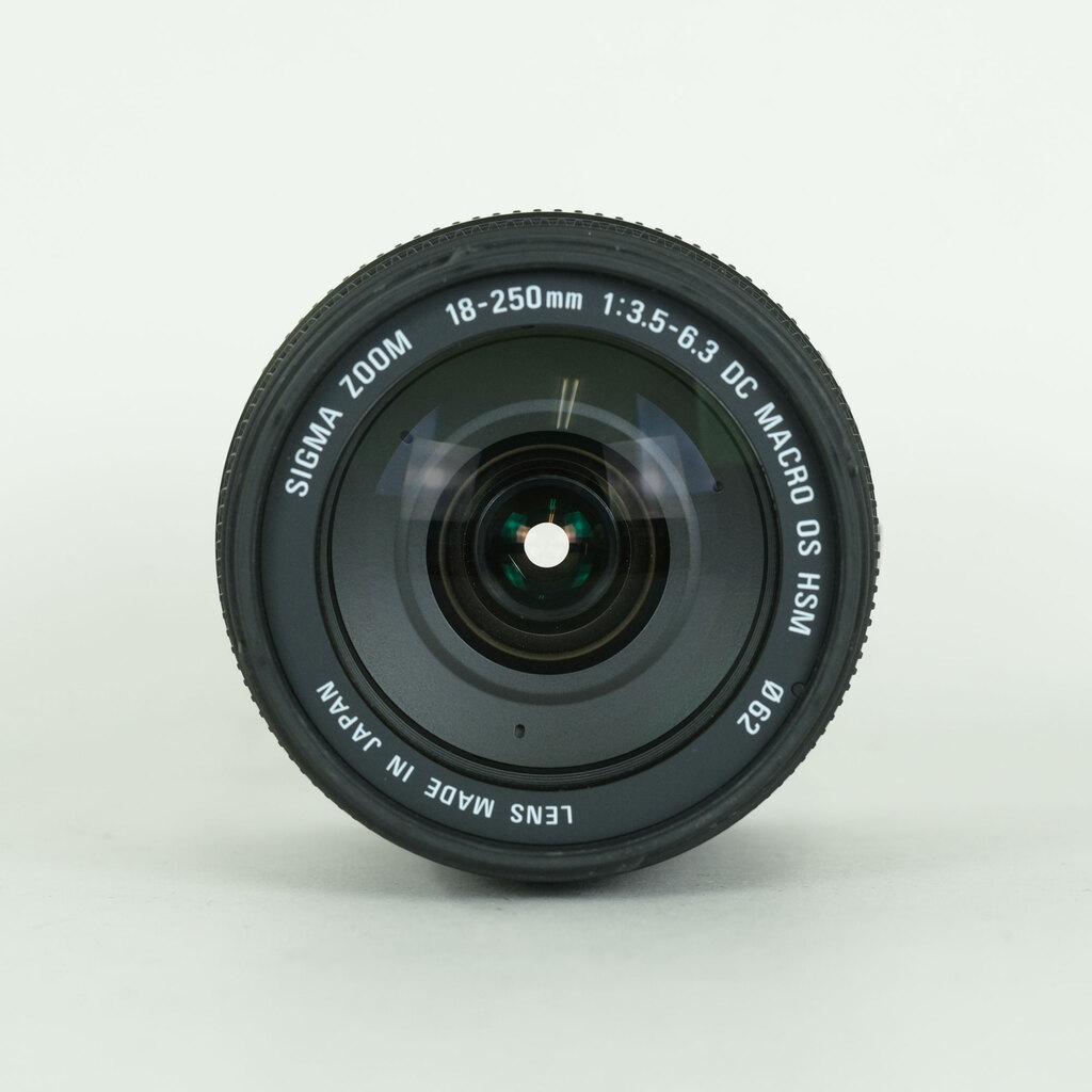 SIGMA 18-250mm F3.5-6.3 DC MACRO OS HSM (キヤノンEF用) SIGMA 18-250mm F3.5-6.3 DC MACRO OS HSM (キヤノンEF用)