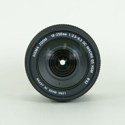 SIGMA 18-250mm F3.5-6.3 DC MACRO OS HSM (キヤノンEF用) SIGMA 18-250mm F3.5-6.3 DC MACRO OS HSM (キヤノンEF用)