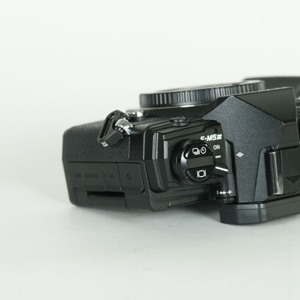 OLYMPUS OM-D E-M5 Mark III