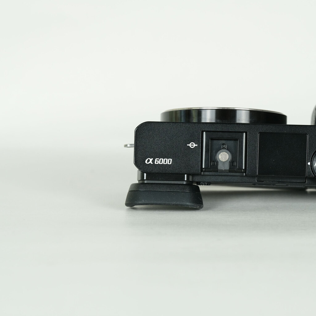 SONY α6000（ILCE-6000）の出品 | ONE SCENE（ワンシーン）