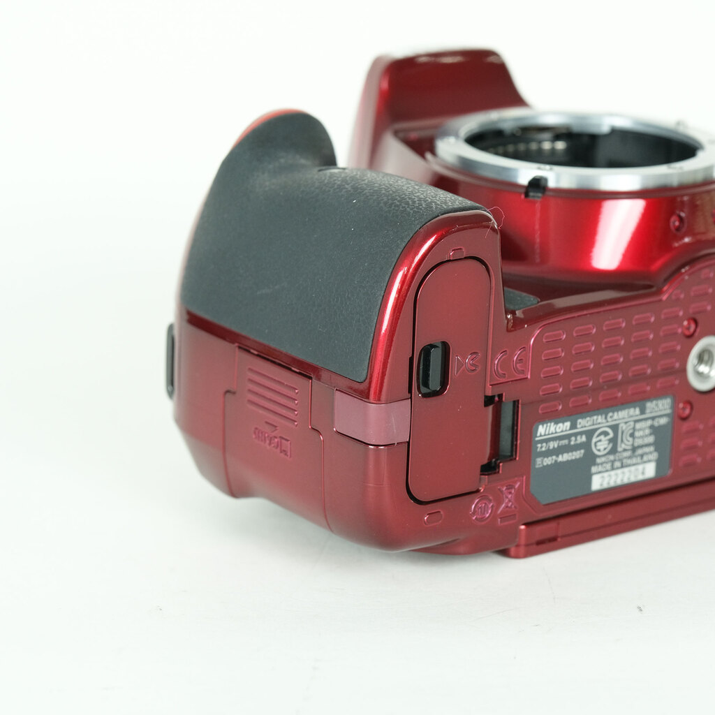 Nikon D5300 ボディ レッドの出品 | ONE SCENE（ワンシーン）