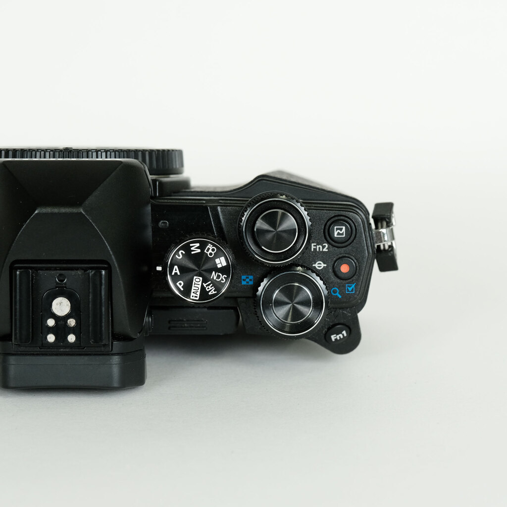 OLYMPUS OM-D E-M10 Mark II OLYMPUS OM-D E-M10 Mark II