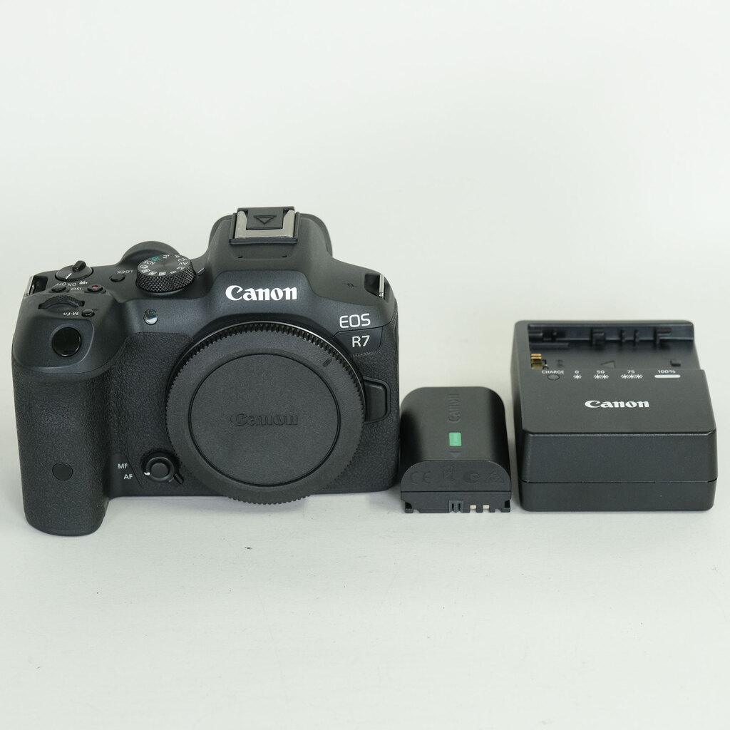 Canon EOS R7