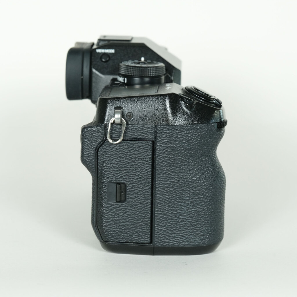 FUJIFILM X-H1