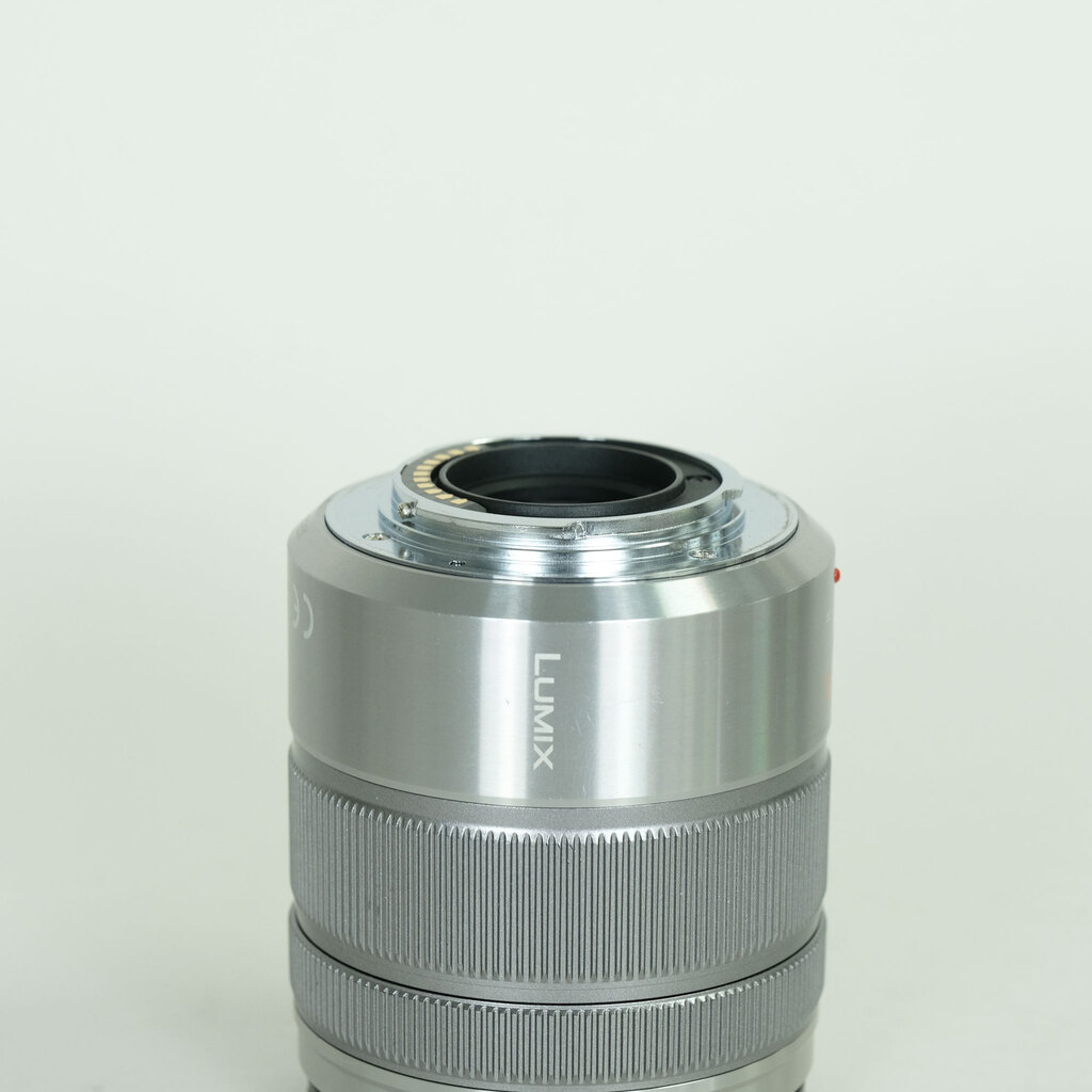 Panasonic LUMIX G VARIO 45-150mm / F4.0-5.6 ASPH. / MEGA O.I.S.