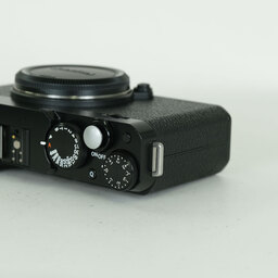 FUJIFILM X-E4