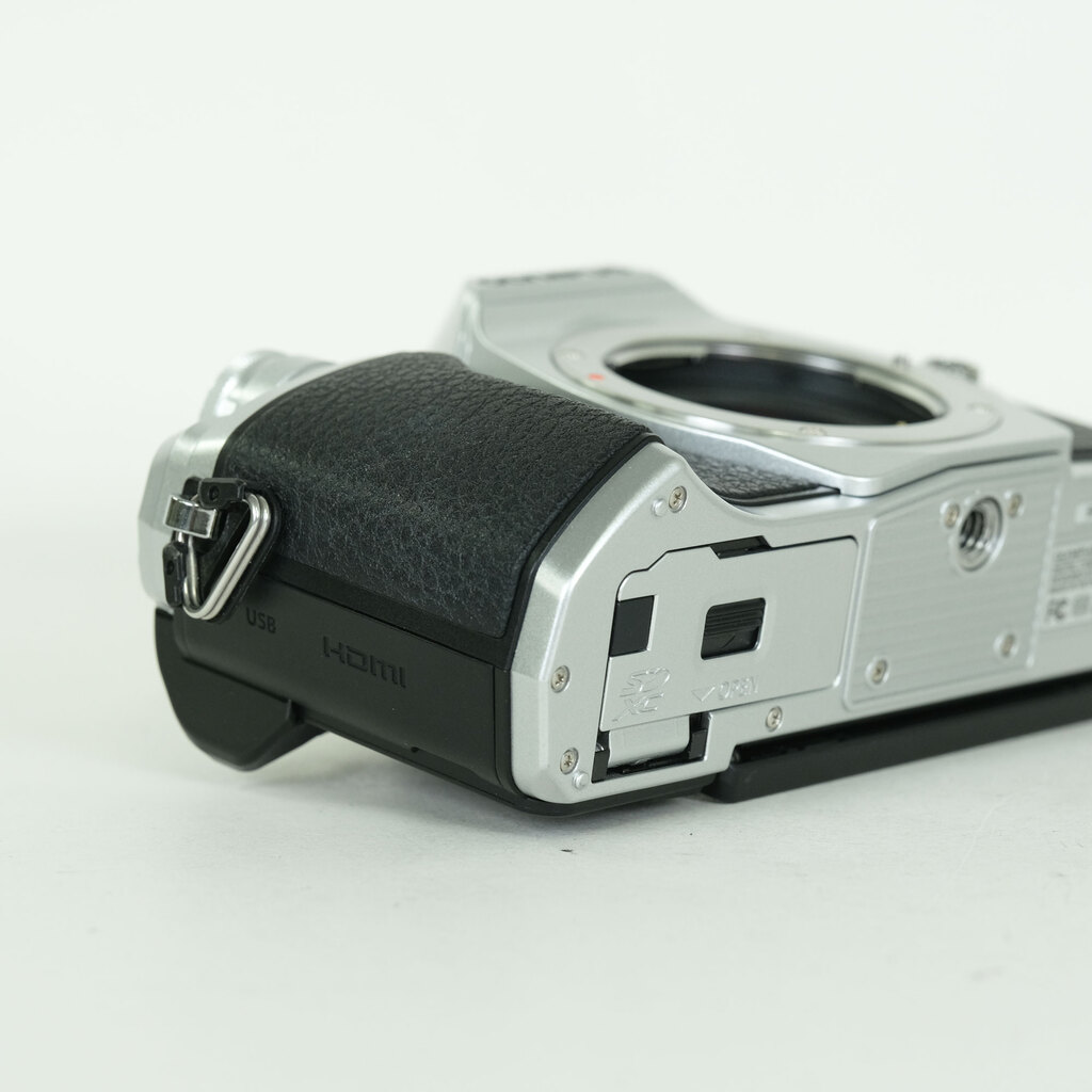 OLYMPUS OM-D E-M10 Mark III