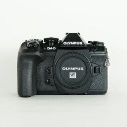 OLYMPUS OM-D E-M1 Mark II