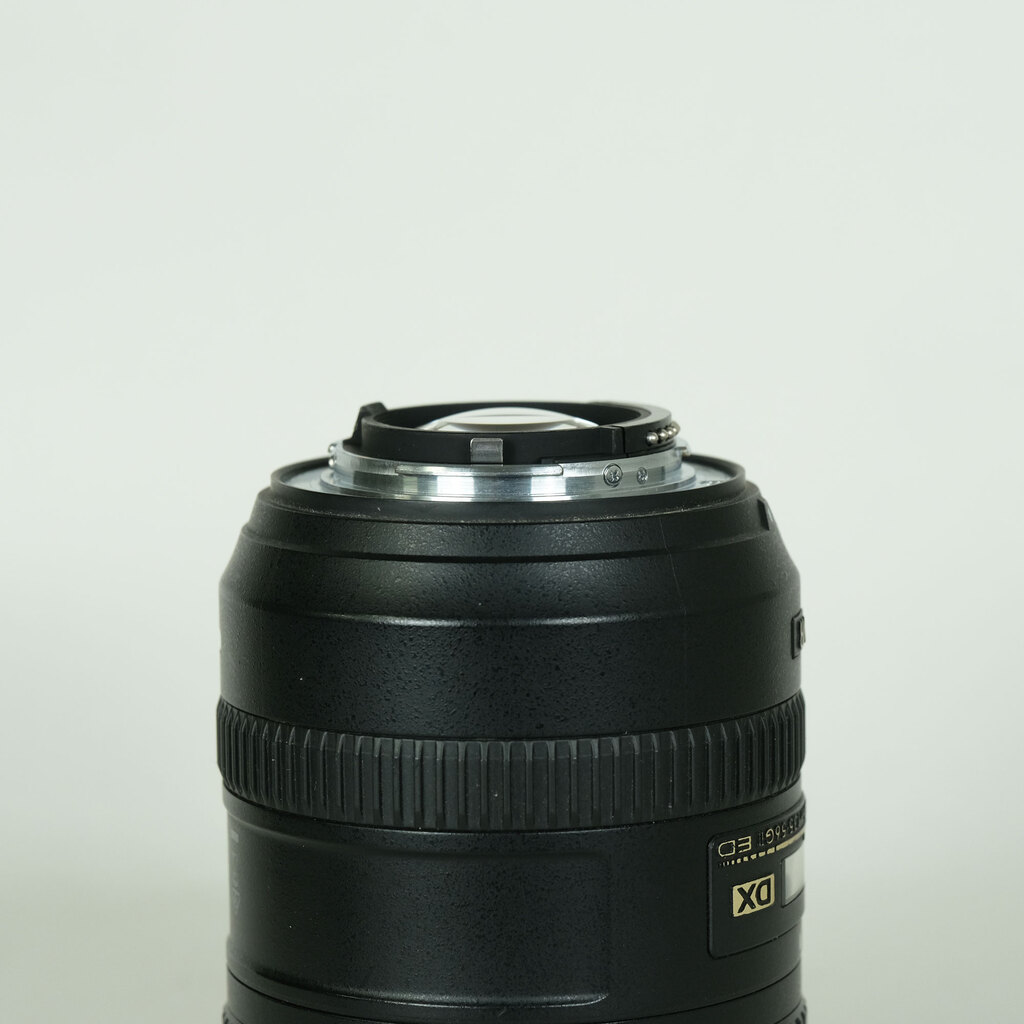 Nikon AF-S DX NIKKOR 18-200mm F3.5-5.6G ED VR II Nikon AF-S DX NIKKOR 18-200mm F3.5-5.6G ED VR II