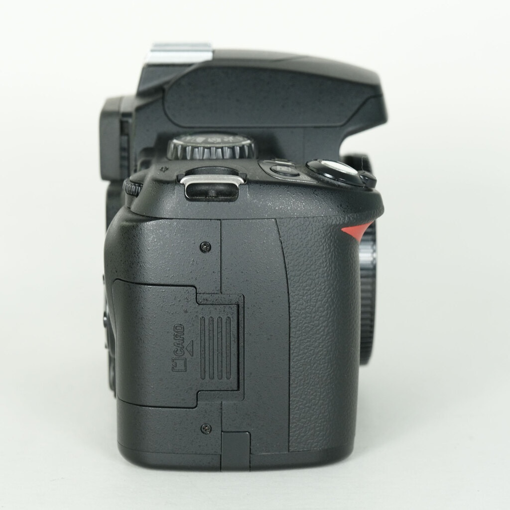 Nikon D40 ブラックボディの出品 | ONE SCENE（ワンシーン）