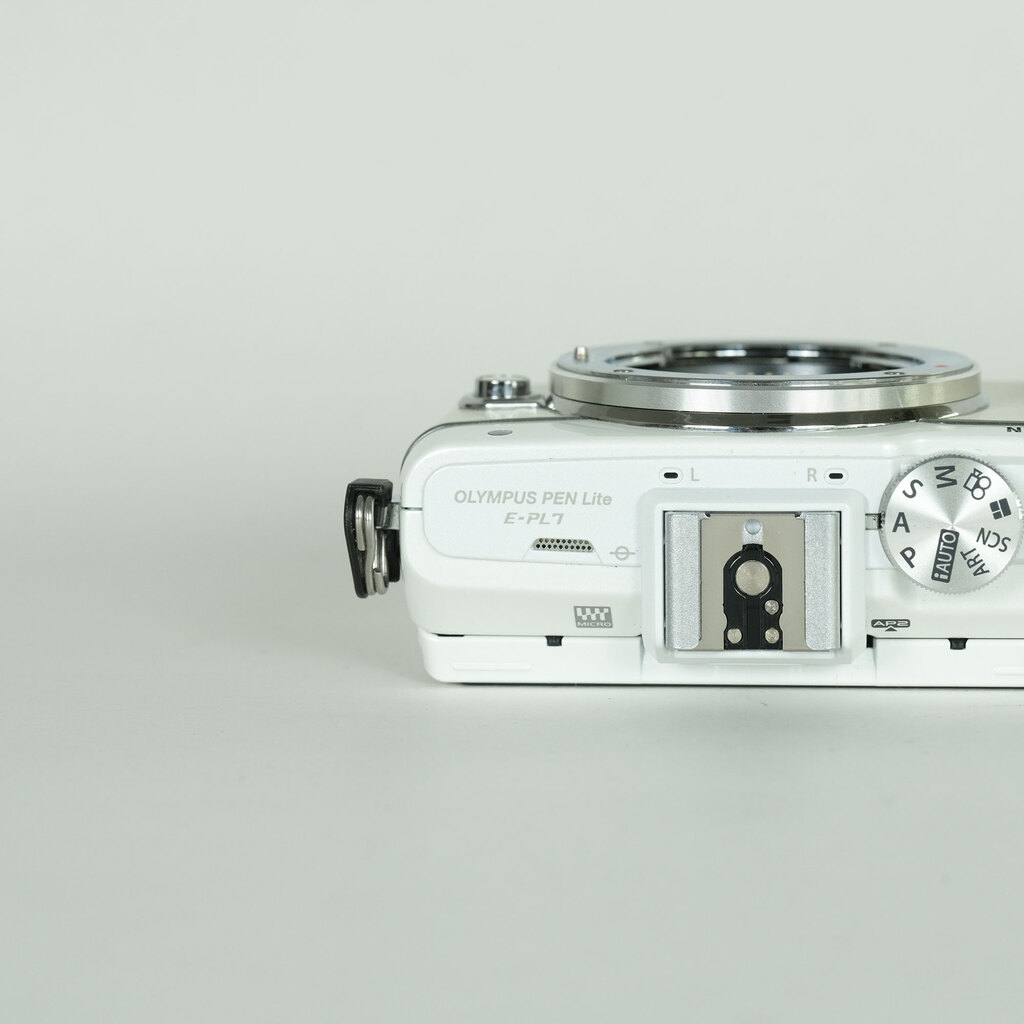 OLYMPUS PEN Lite E-PL7 ボディ ホワイト OLYMPUS PEN Lite E-PL7 ボディ ホワイト