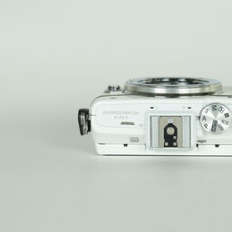 OLYMPUS PEN Lite E-PL7 ボディ ホワイト OLYMPUS PEN Lite E-PL7 ボディ ホワイト