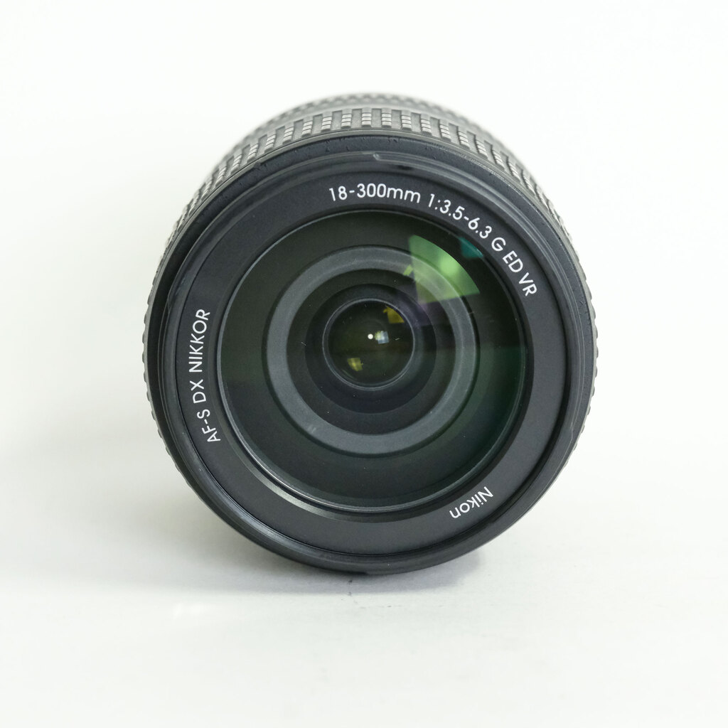 Nikon AF-S DX NIKKOR 18-300mm f/3.5-6.3G ED VR
