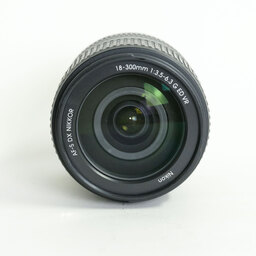 Nikon AF-S DX NIKKOR 18-300mm f/3.5-6.3G ED VR