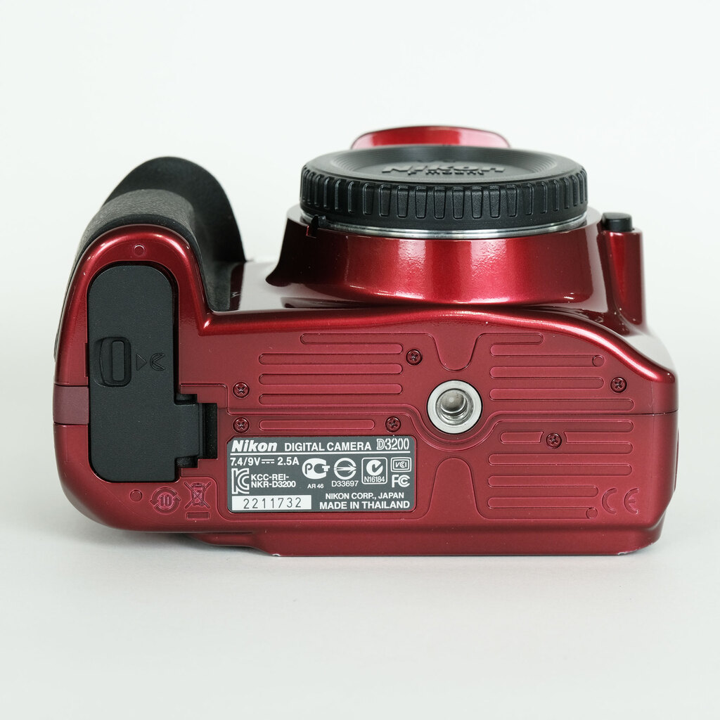 Nikon D3200ボディ レッドの出品 | ONE SCENE（ワンシーン）