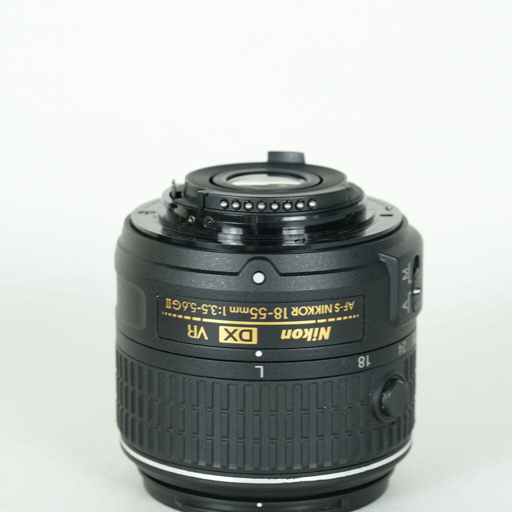 Nikon AF-S DX NIKKOR 18-55mm f3.5-5.6G VR II Nikon AF-S DX NIKKOR 18-55mm f3.5-5.6G VR II
