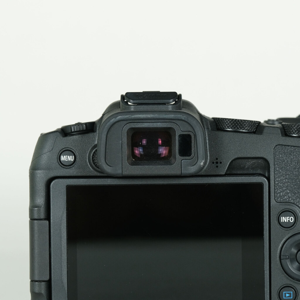 【限定値下】Canon EOS R8 本体 バッテリー（純正1サードパーティ2） Canon EOS R8の出品 | ONE SCENE（ワンシーン）