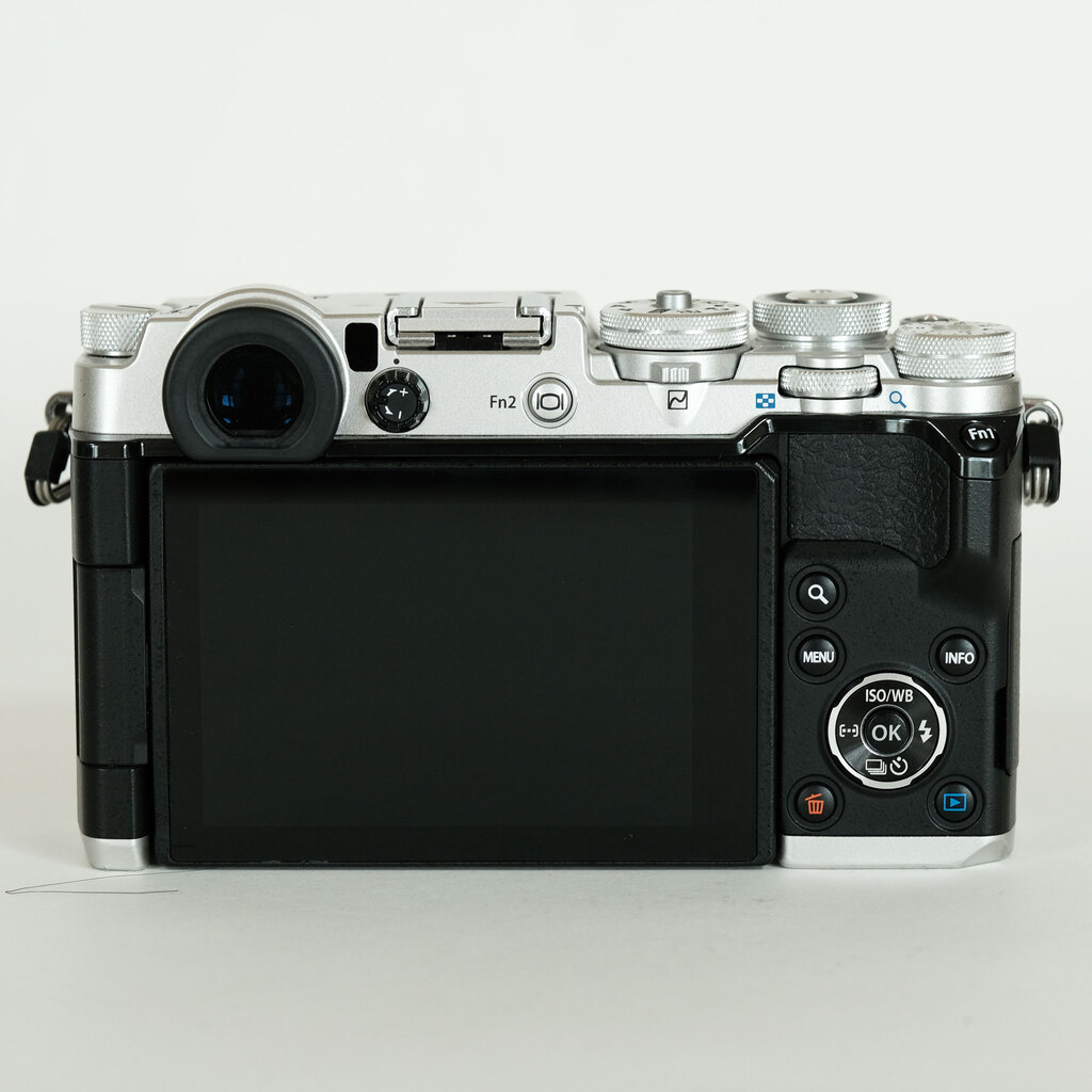 OLYMPUS PEN-F