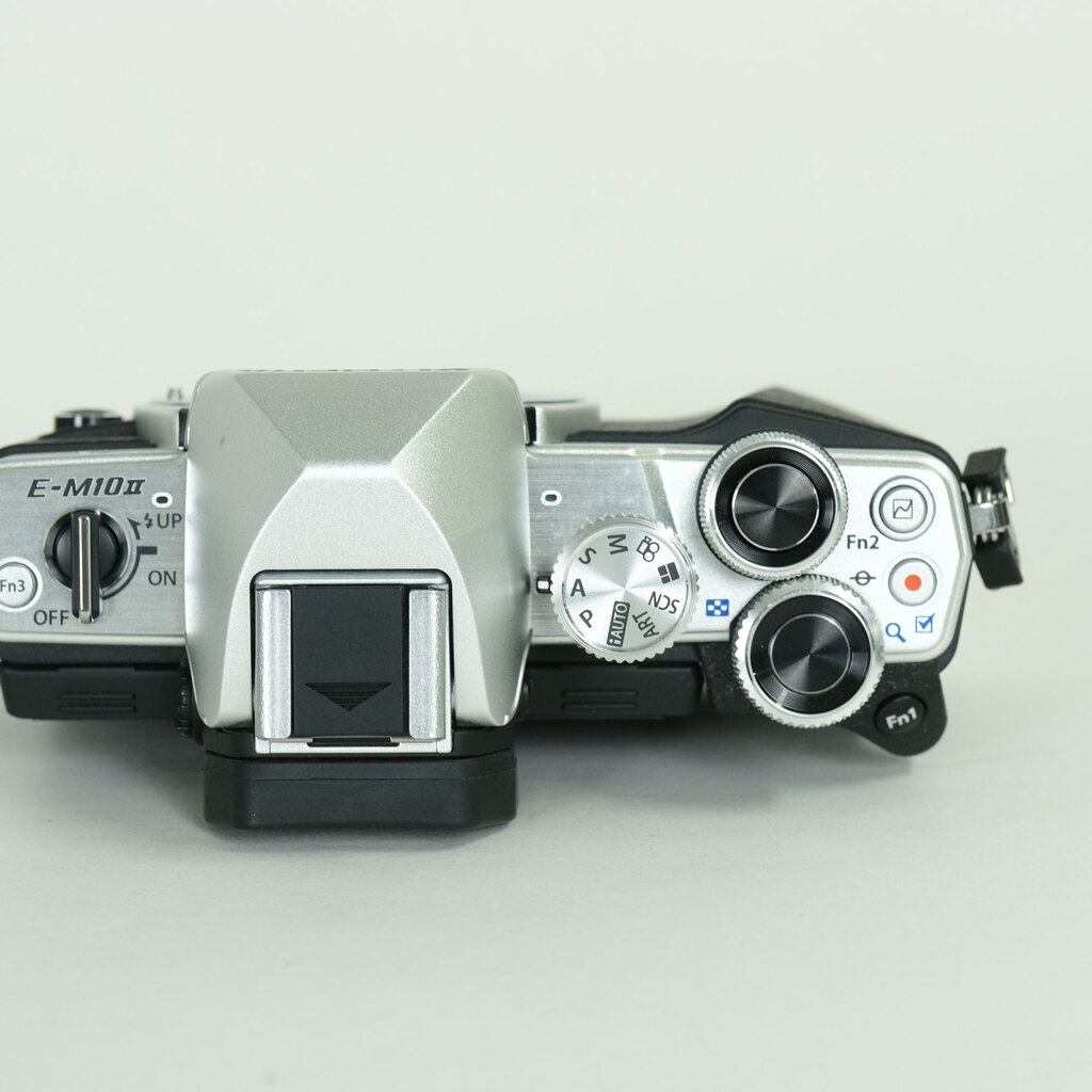 OLYMPUS OM-D E-M10 Mark II