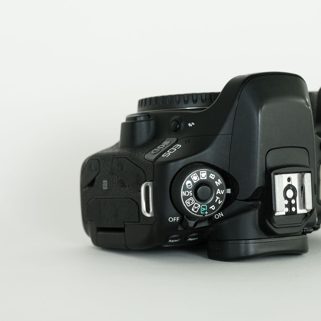 Canon EOS 80D EF-S18-135 IS USM レンズキット