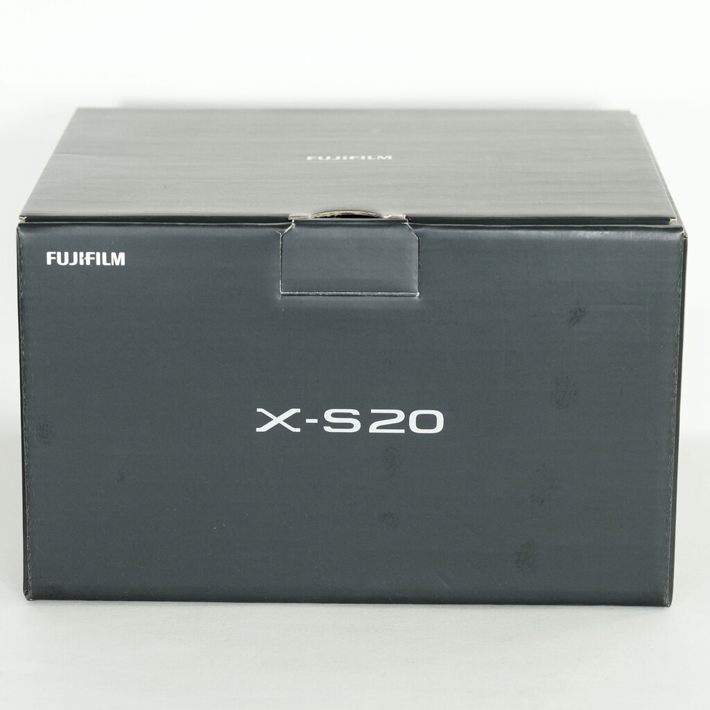 FUJIFILM X-S20