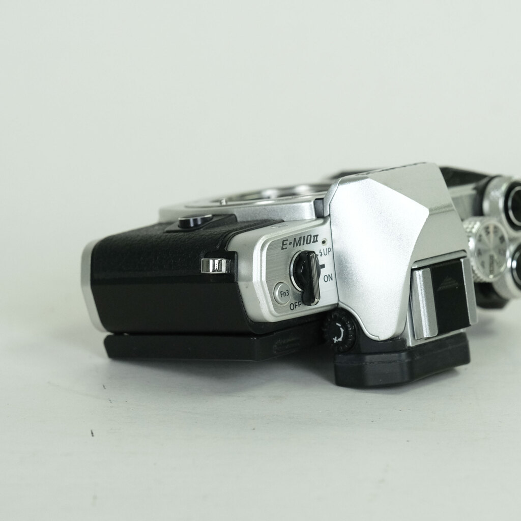 OLYMPUS OM-D E-M10 Mark II