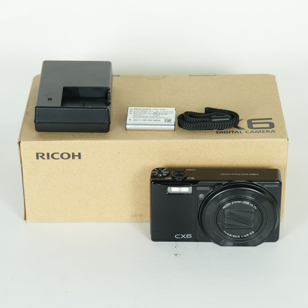 RICOH CX6 ブラック