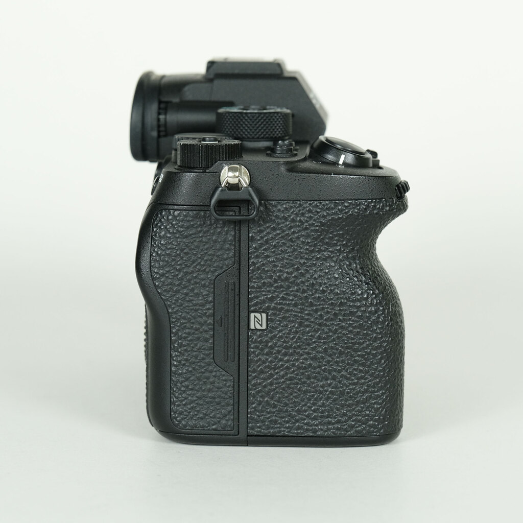 SONY α7RIV ボディ ILCE-7RM4A   【後期モデル 液晶下部にSONYロゴなし】