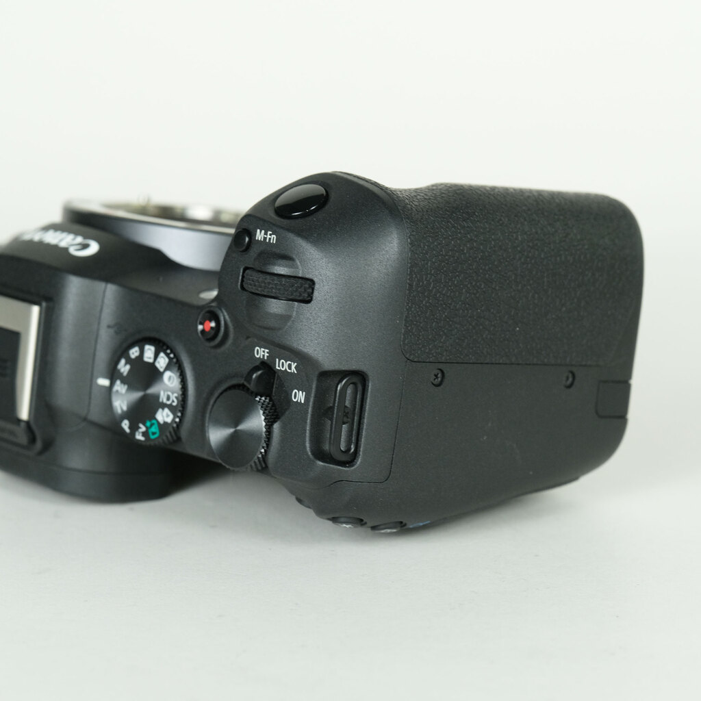 Canon EOS R8 Canon EOS R8