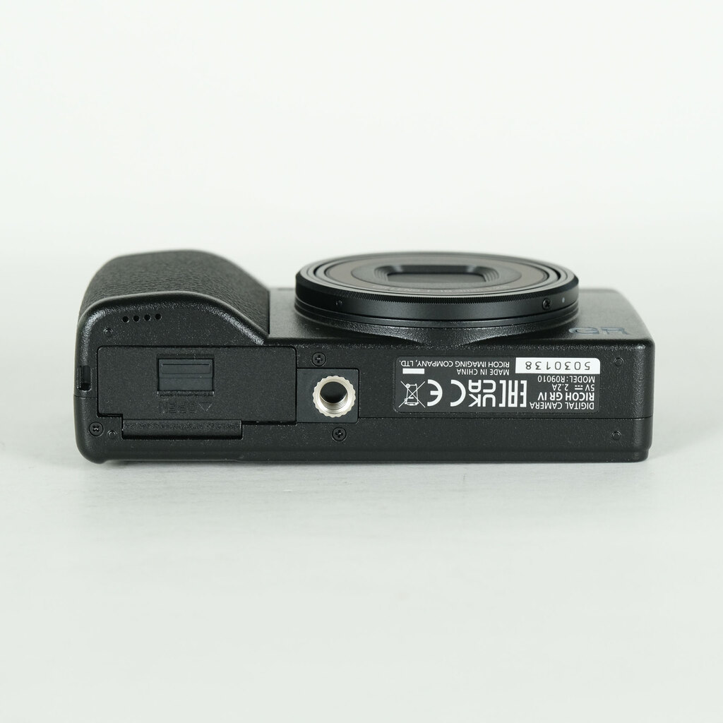 RICOH GR IV