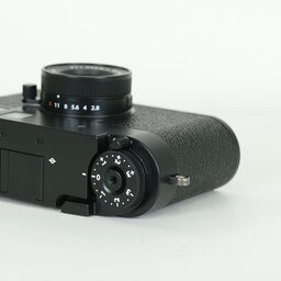 FUJIFILM X half X-HF1