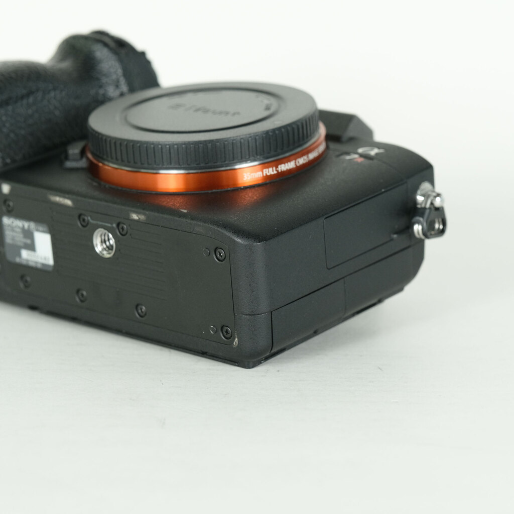 SONY α7R III（ILCE-7RM3）の出品 | ONE SCENE（ワンシーン）
