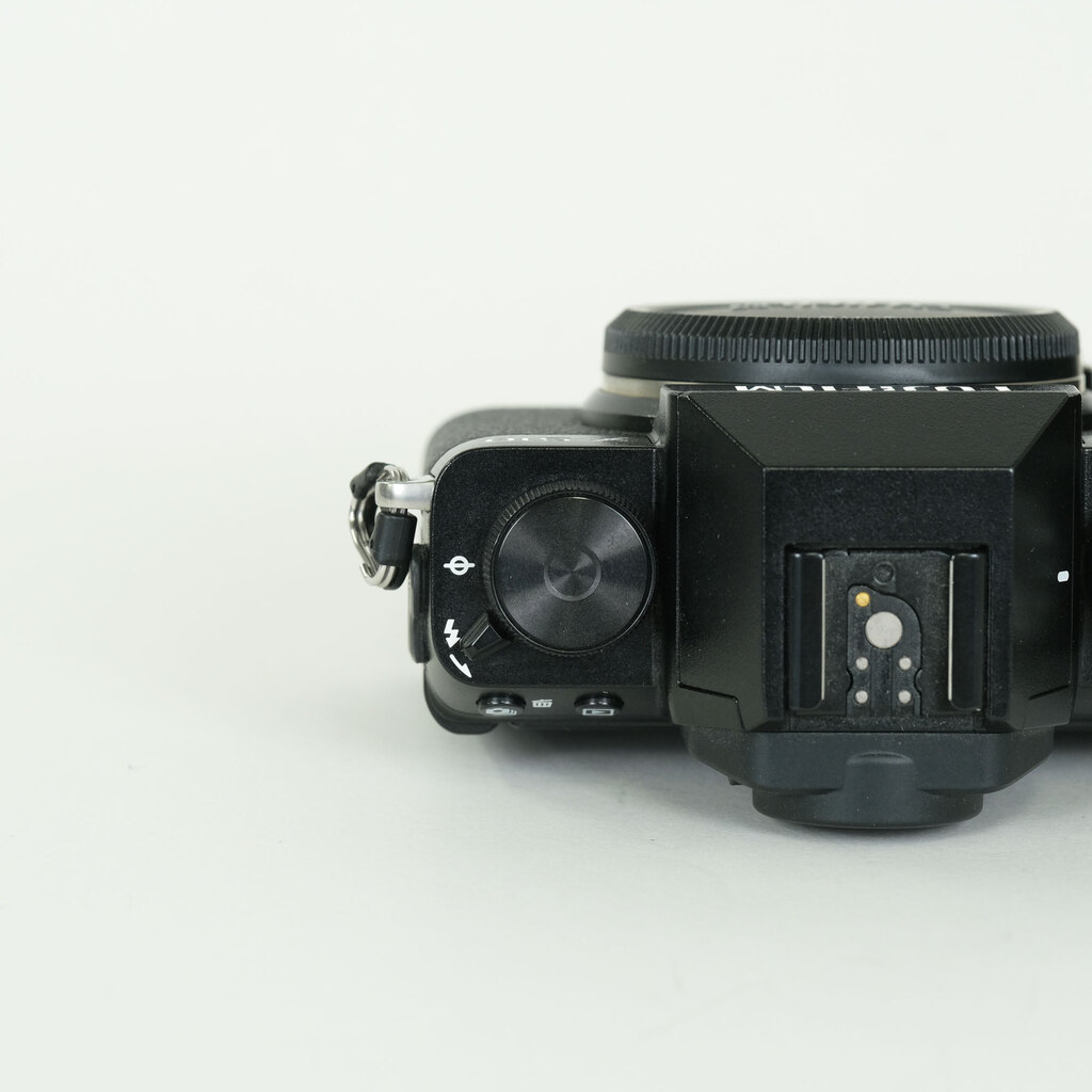 FUJIFILM X-S10