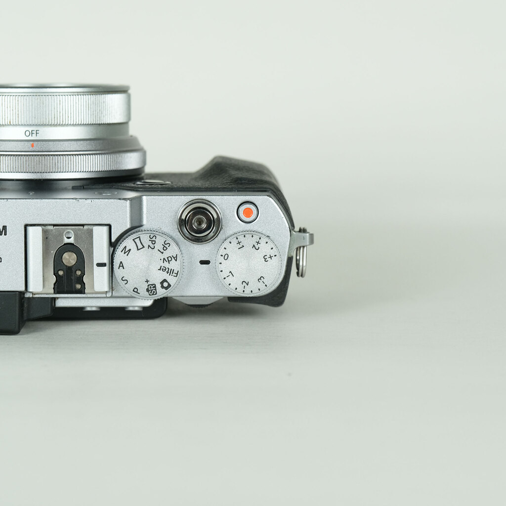 FUJIFILM X30 シルバーの出品 | ONE SCENE（ワンシーン）