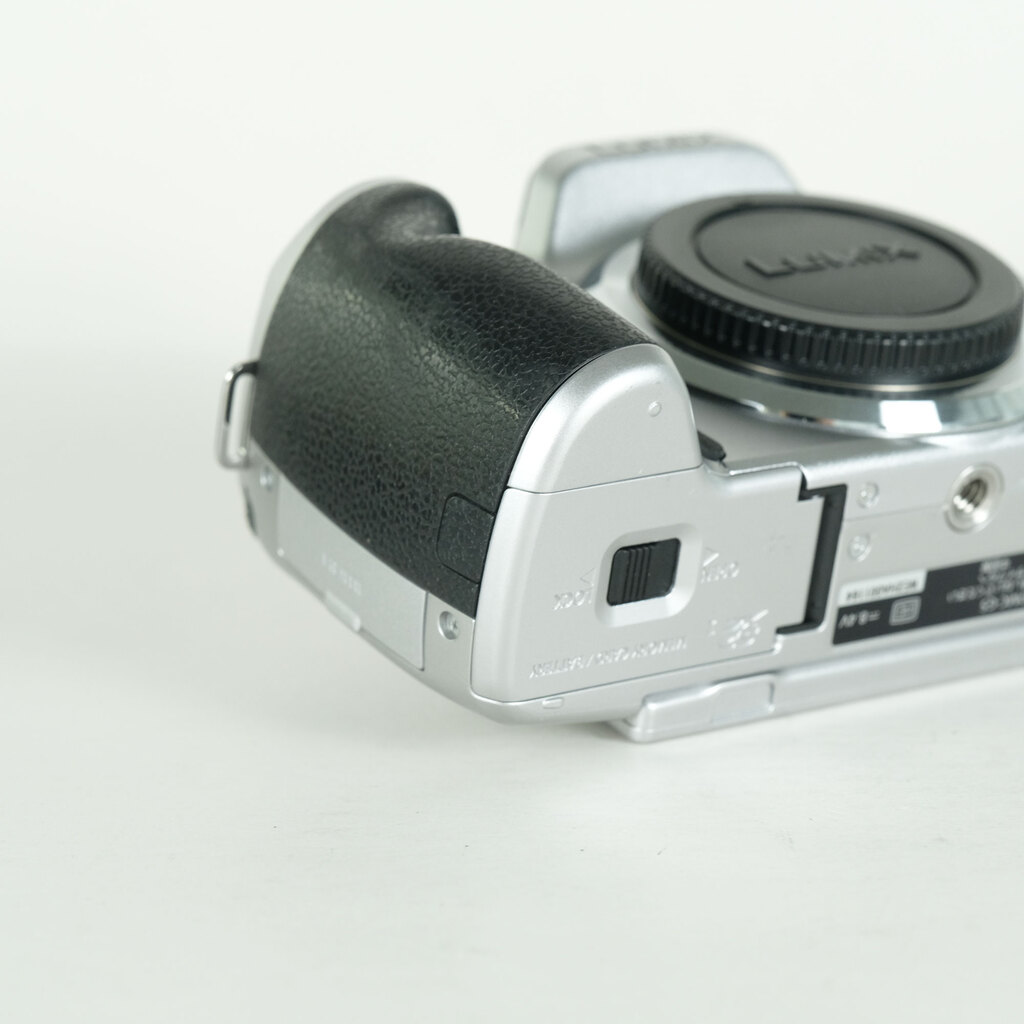 Panasonic LUMIX DMC-G5-S ボディ ソリッドシルバーの出品 | ONE SCENE