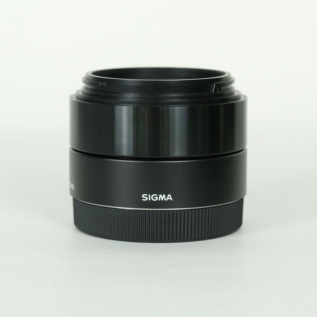 SIGMA A 30mm F2.8 DN (�\�j�[E�p)�u���b�N