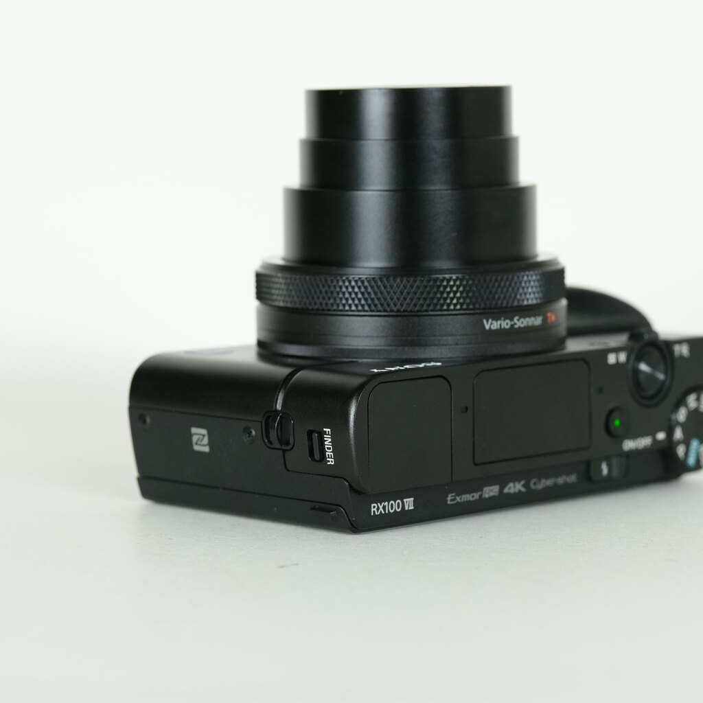 SONY Cyber-shot DSC-RX100M7