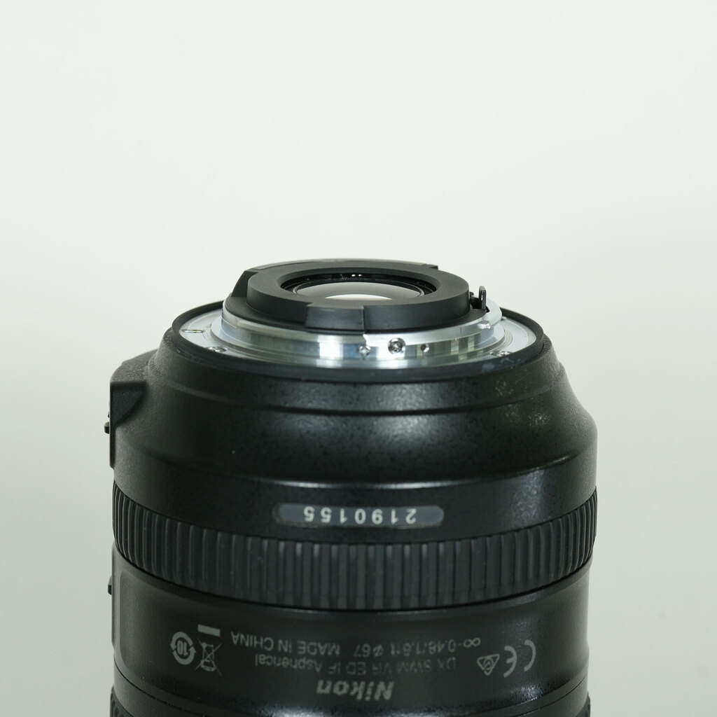 Nikon AF-S DX NIKKOR 18-300mm f/3.5-6.3G ED VR Nikon AF-S DX NIKKOR 18-300mm f/3.5-6.3G ED VR