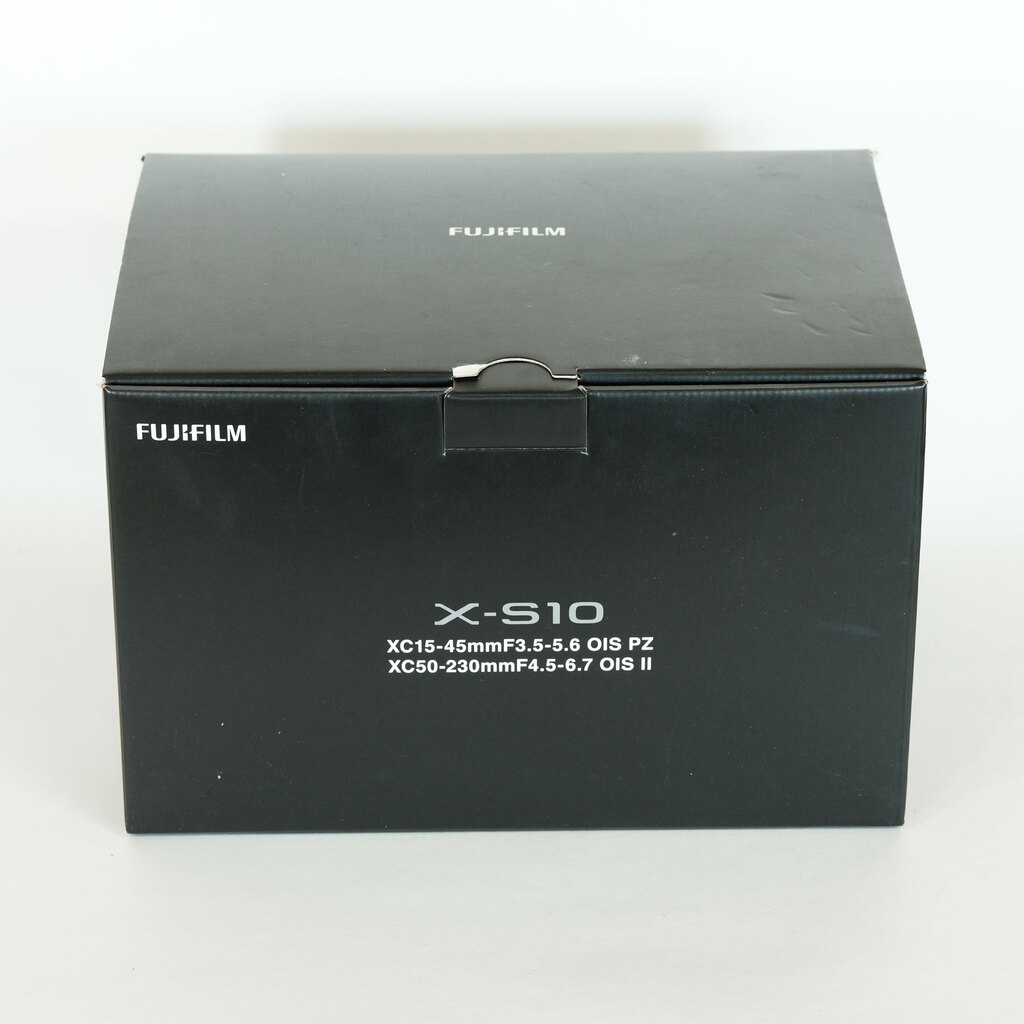 FUJIFILM X-S10