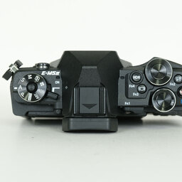 OLYMPUS OM-D E-M5 Mark II