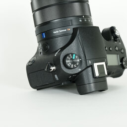 SONY Cyber-shot DSC-RX10M4