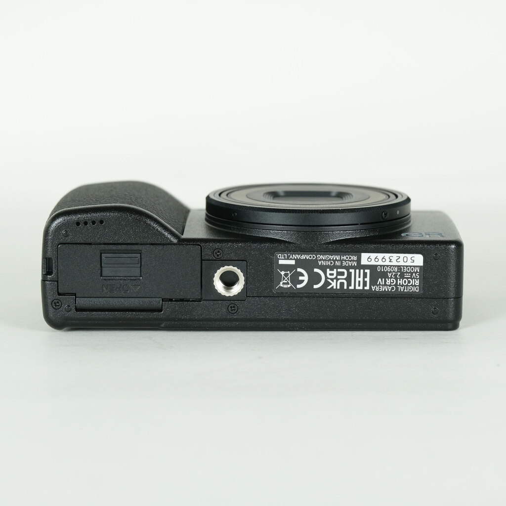 RICOH GR IV