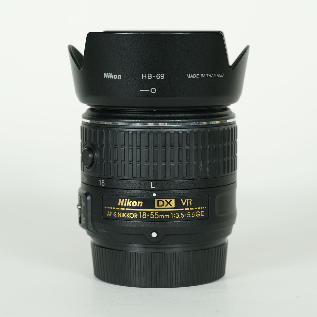 Nikon AF-S DX NIKKOR 18-55mm f3.5-5.6G VR II Nikon AF-S DX NIKKOR 18-55mm f3.5-5.6G VR II