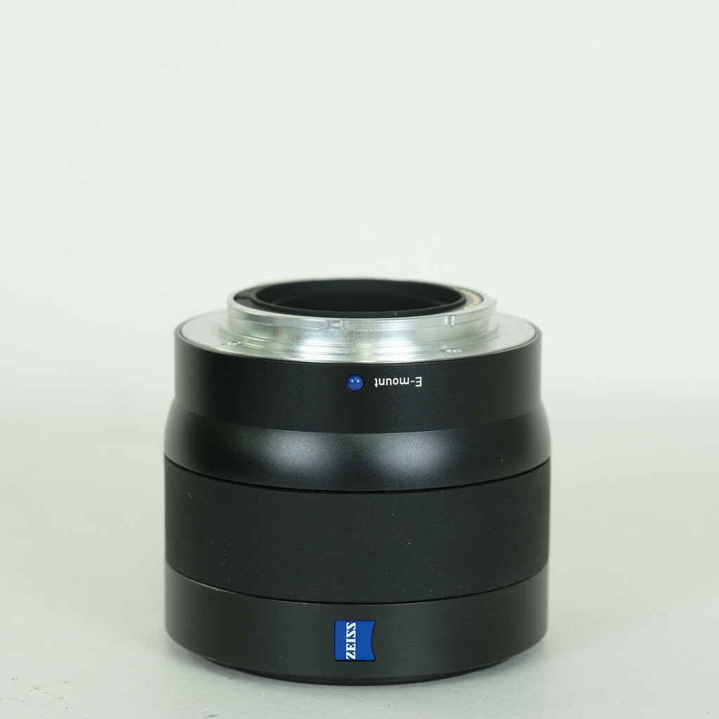 Carl Zeiss Touit 32mm F1.8(ソニーE用) Carl Zeiss Touit 32mm F1.8(ソニーE用)