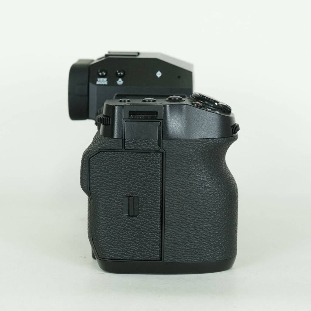 FUJIFILM X-H2