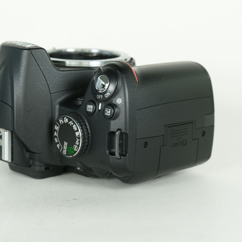 Nikon D3000 ボディの出品 | ONE SCENE（ワンシーン）