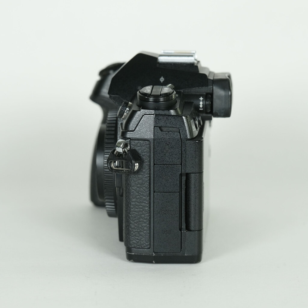 OLYMPUS OM-D E-M1 Mark III