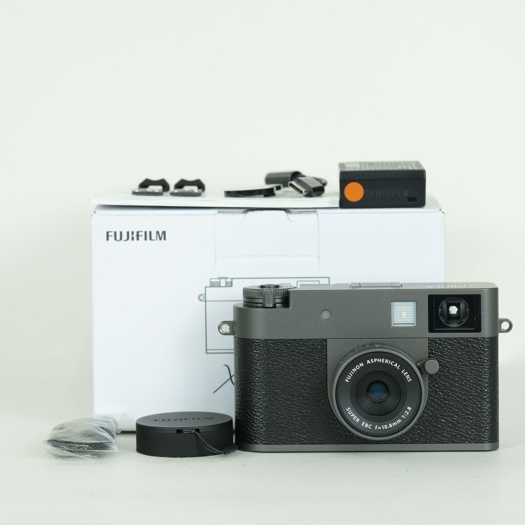 FUJIFILM X half X-HF1